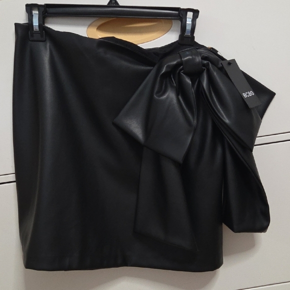 BCBG Dresses & Skirts - BCBG Black Faux Leather Bow Mini Skirt - Size 8 [1104] New W Tag.